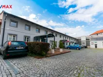 Pronájem kanceláře, Hradec Králové, třída Karla IV., 206 m2