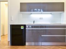 Pronájem bytu 1+kk, Praha - Bubeneč, Korunovační, 35 m2