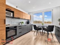 Prodej bytu 3+1, Praha - Černý Most, Kpt. Stránského, 75 m2