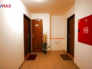 Prodej bytu 2+kk, Karlovy Vary - Doubí, Spálená, 73 m2