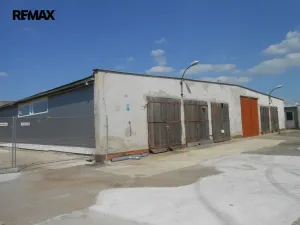Pronájem výrobních prostor, Měnín, 2100 m2