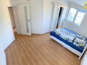 Pronájem bytu 2+1, Praha - Horní Počernice, Mezilesí, 78 m2