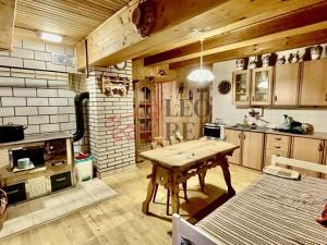 Prodej chalupy, Velké Karlovice, 150 m2