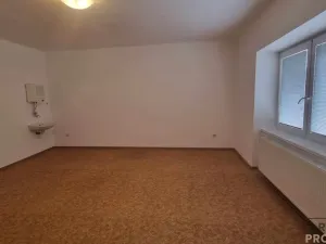 Pronájem obchodního prostoru, Moravský Krumlov, Dr. Odstrčila, 27 m2