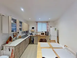 Prodej kanceláře, Karlovy Vary, Okružní, 556 m2