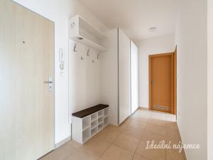 Pronájem bytu 2+kk, Jesenice, Cedrová, 69 m2