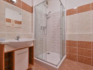 Pronájem bytu 1+kk, Praha - Kunratice, Za valem, 28 m2