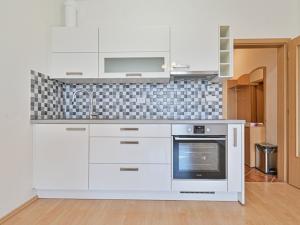 Pronájem bytu 1+kk, Praha - Kunratice, Za valem, 28 m2