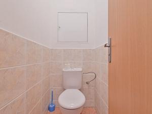 Pronájem bytu 1+kk, Praha - Kunratice, Za valem, 28 m2