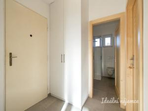 Pronájem bytu 2+kk, Praha - Střešovice, Farní, 47 m2