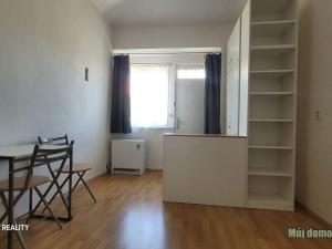 Pronájem bytu 1+kk, Praha - Břevnov, Bělohorská, 30 m2