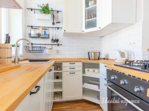 Pronájem bytu 2+kk, Praha - Karlín, Březinova, 45 m2