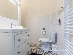 Pronájem bytu 2+kk, Praha - Karlín, Březinova, 45 m2