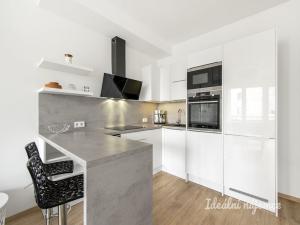 Pronájem bytu 2+kk, Praha - Stodůlky, Svitákova, 55 m2