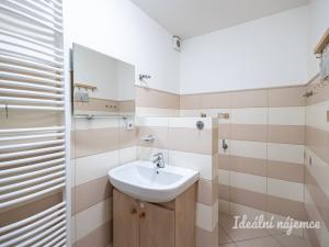 Pronájem bytu 1+kk, Praha - Bohnice, Cafourkova, 37 m2