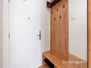 Pronájem bytu 1+kk, Praha - Veleslavín, Na Větrníku, 27 m2