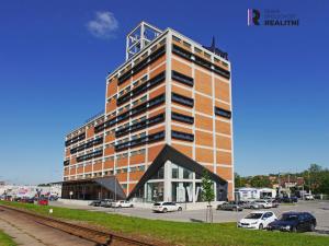 Pronájem kanceláře, Zlín - Prštné, třída Tomáše Bati, 73 m2