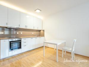 Pronájem bytu 1+kk, Praha - Kunratice, Za valem, 42 m2