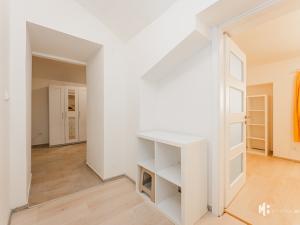 Prodej bytu 4+kk, Praha - Bubeneč, U akademie, 73 m2