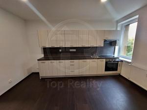 Prodej bytu 3+1, Karlovy Vary, U Trati, 80 m2