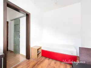 Pronájem bytu 1+kk, Praha - Suchdol, Suchdolské náměstí, 18 m2