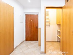 Pronájem bytu 2+kk, Praha - Záběhlice, Velenovského, 53 m2