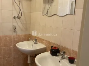 Pronájem bytu 1+kk, Praha - Kobylisy, Zenklova, 19 m2