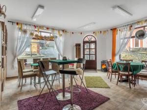 Prodej vícegeneračního domu, Valeč, Náměstí, 287 m2