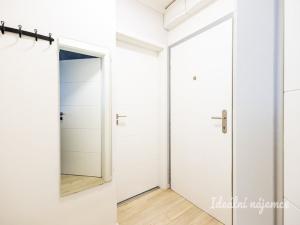 Pronájem bytu 2+kk, Praha - Letňany, Tupolevova, 31 m2