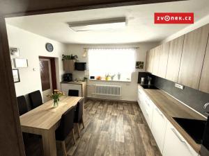 Prodej rodinného domu, Hošťálková, 350 m2