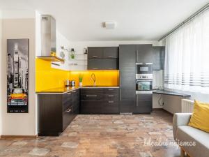 Pronájem bytu 2+kk, Praha - Troja, Hnězdenská, 50 m2