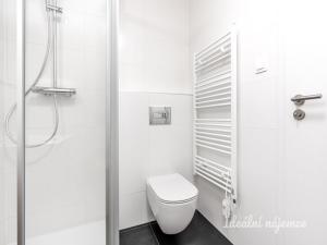Pronájem bytu 2+kk, Praha - Břevnov, Na Větrníku, 38 m2