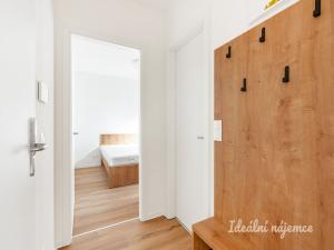 Pronájem bytu 2+kk, Praha - Břevnov, Na Větrníku, 38 m2