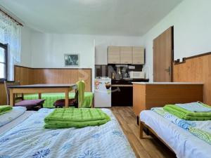 Prodej komerční nemovitosti, Stará Ves, Potočná, 250 m2