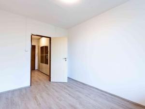 Pronájem bytu 2+kk, Praha - Kobylisy, Mirovická, 39 m2