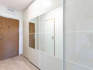 Pronájem bytu 2+kk, Praha - Kobylisy, Mirovická, 39 m2