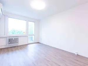 Pronájem bytu 2+kk, Praha - Kobylisy, Mirovická, 39 m2