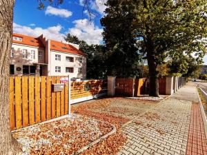 Pronájem komerční nemovitosti, Sušice - Sušice II, Hrádecká, 24 m2