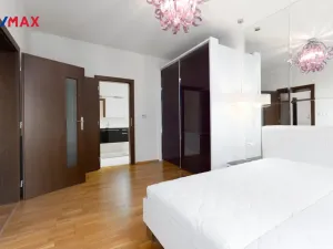 Prodej bytu 2+kk, Karlovy Vary, Libušina, 70 m2