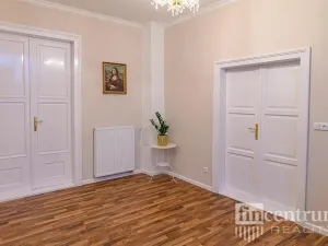 Prodej historického objektu, Telč, náměstí Zachariáše z Hradce, 800 m2