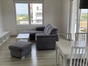Pronájem bytu 2+kk, Praha - Letňany, Hlučkova, 62 m2