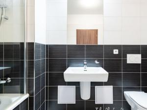 Pronájem bytu 1+kk, Praha - Dolní Měcholupy, Kardausova, 35 m2