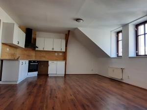 Pronájem bytu 2+kk, Karlovy Vary, Moravská, 78 m2