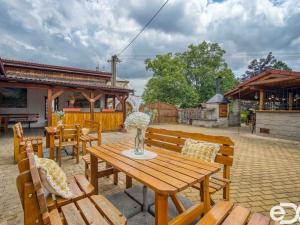 Prodej restaurace, Hradešín, 178 m2