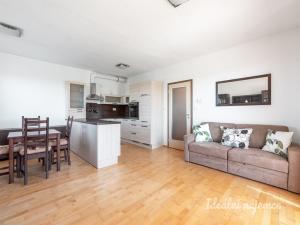 Pronájem bytu 3+kk, Praha - Dolní Chabry, U váhy, 70 m2