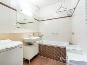 Pronájem bytu 3+kk, Praha - Dolní Chabry, U váhy, 70 m2