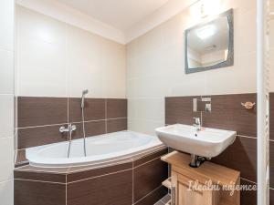 Pronájem bytu 4+kk, Praha - Dolní Chabry, K Beranovu, 98 m2