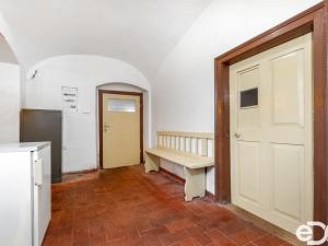 Prodej komerční nemovitosti, Choteč, Malá Strana, 215 m2