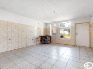Prodej komerční nemovitosti, Choteč, Malá Strana, 215 m2