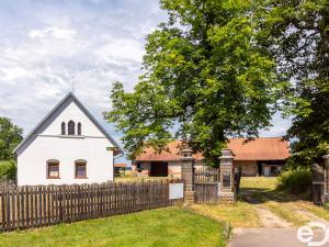 Prodej komerční nemovitosti, Choteč, Malá Strana, 215 m2